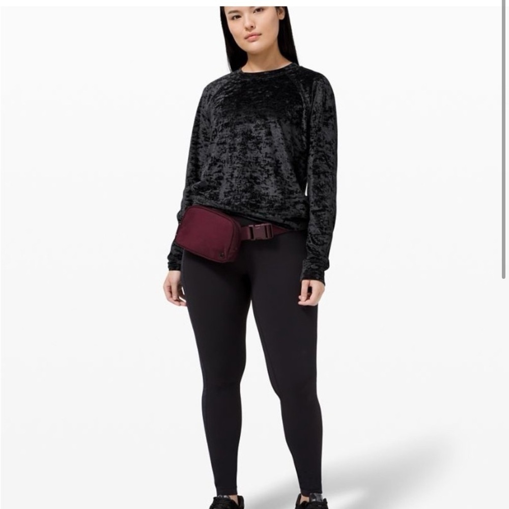 Lululemon🍋 Black Velvet Spandex Top Size 8(P2P 20” flat) - Picture 3 of 7